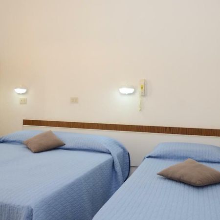 Residence Edera Rimini Bagian luar foto