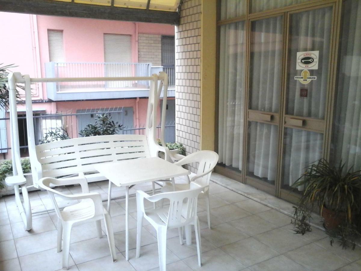 Residence Edera Rimini Bagian luar foto