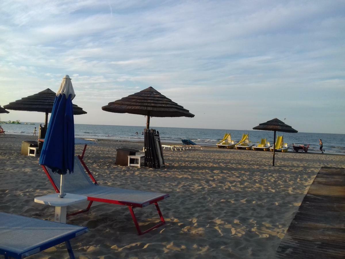 Residence Edera Rimini Bagian luar foto