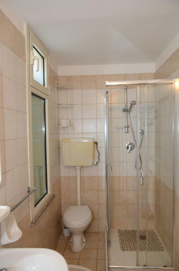 Residence Edera Rimini Bagian luar foto