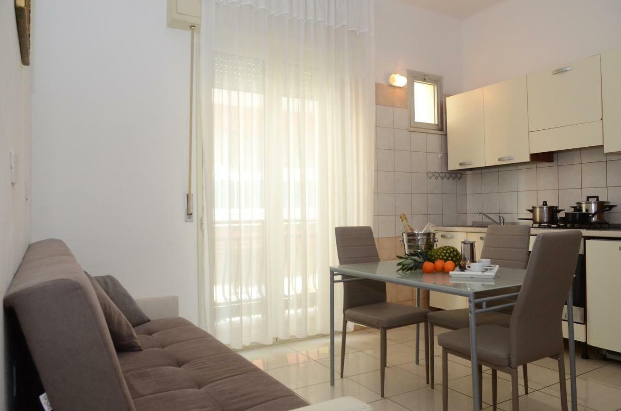 Residence Edera Rimini Bagian luar foto