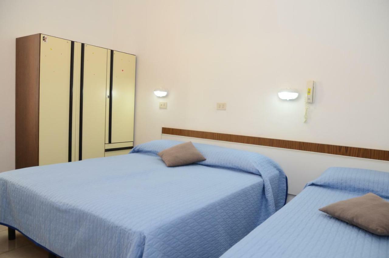 Residence Edera Rimini Bagian luar foto