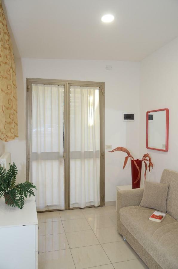 Residence Edera Rimini Bagian luar foto