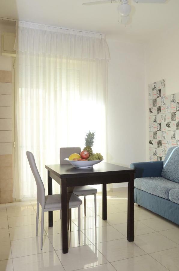Residence Edera Rimini Bagian luar foto