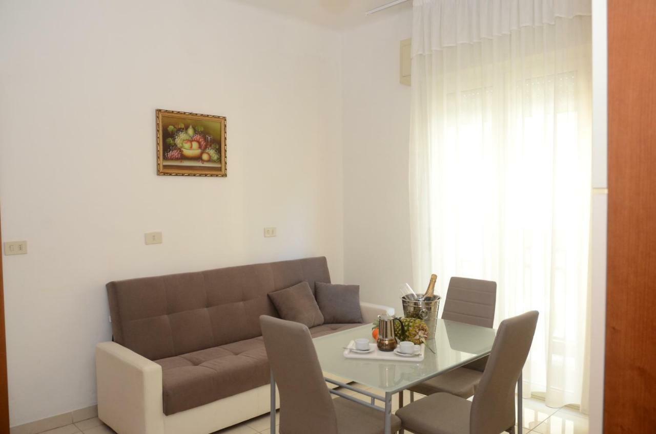Residence Edera Rimini Bagian luar foto