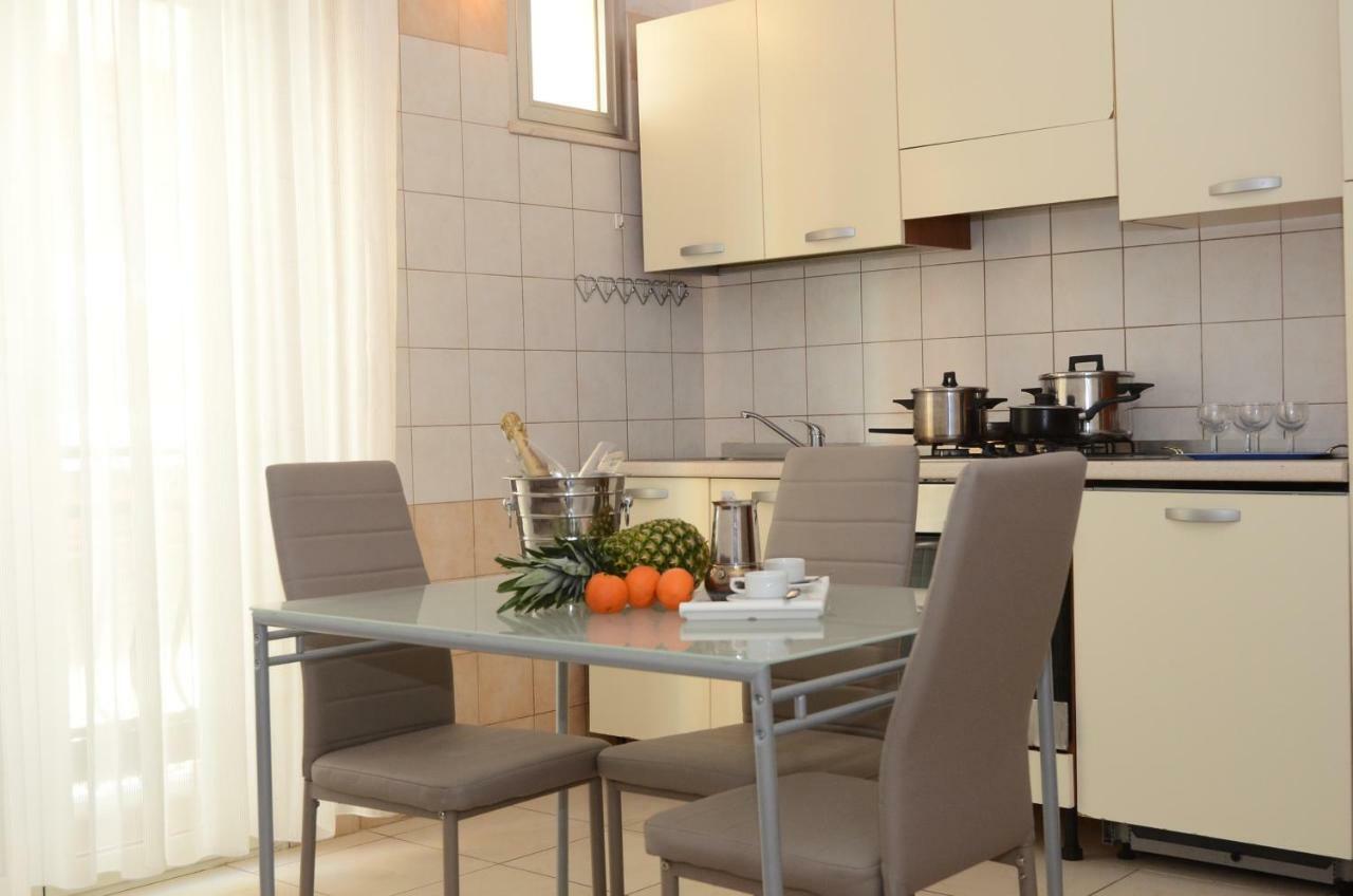 Residence Edera Rimini Bagian luar foto