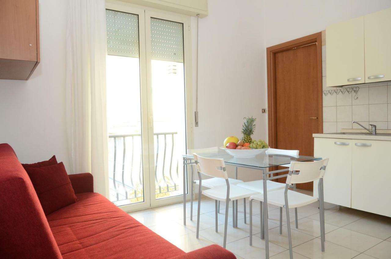 Residence Edera Rimini Bagian luar foto