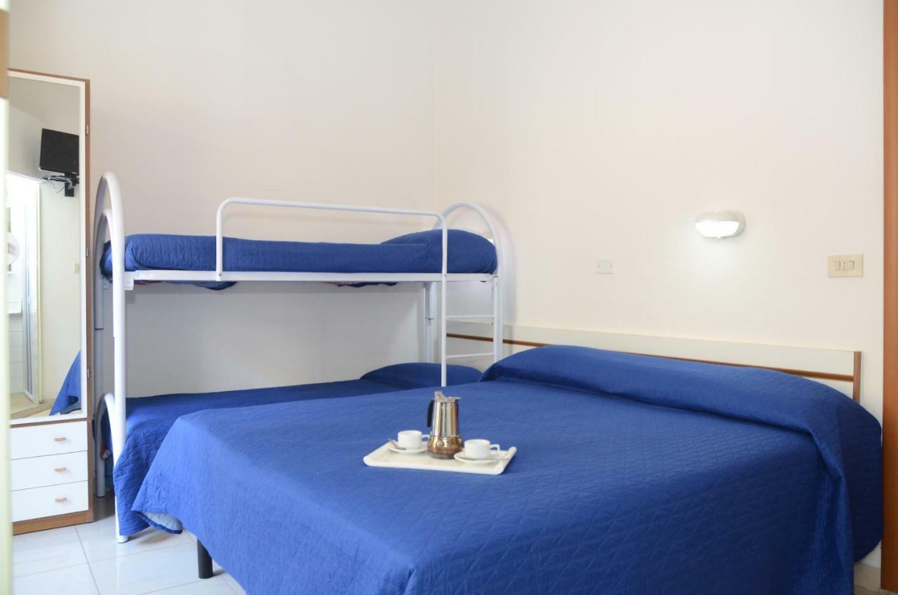 Residence Edera Rimini Bagian luar foto