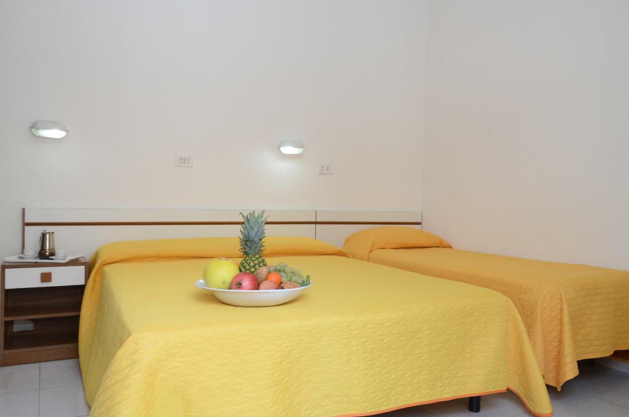 Residence Edera Rimini Bagian luar foto