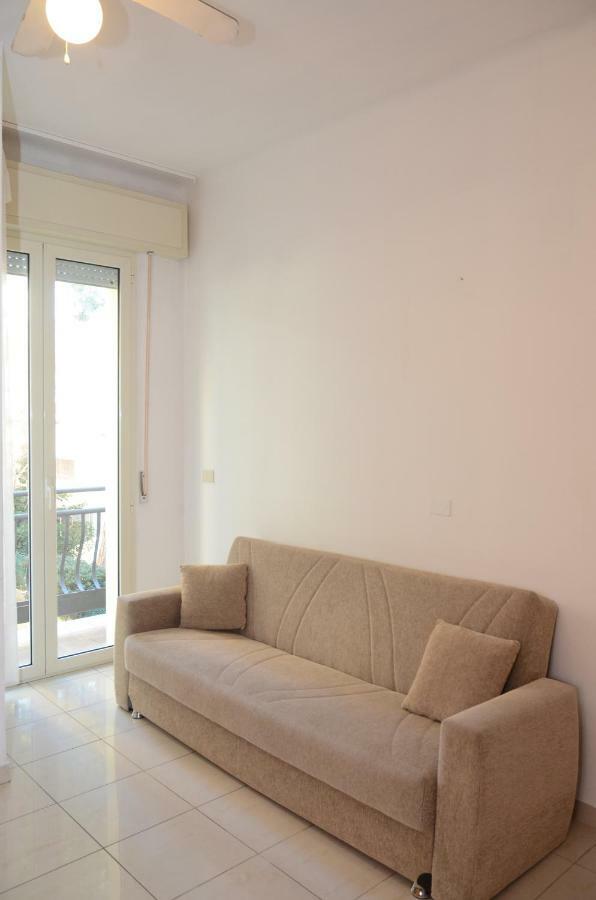 Residence Edera Rimini Bagian luar foto