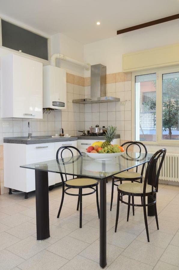Residence Edera Rimini Bagian luar foto