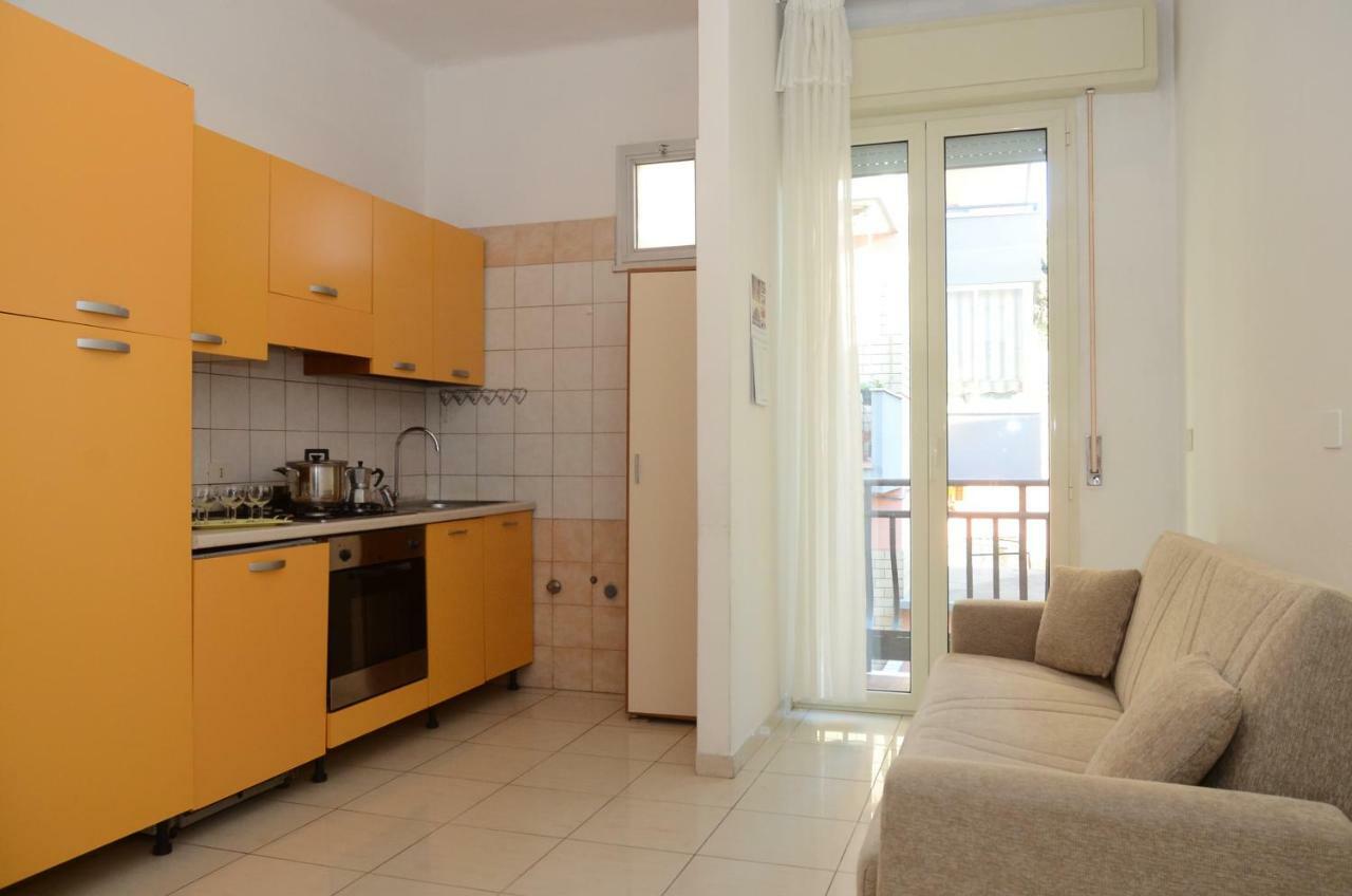 Residence Edera Rimini Bagian luar foto