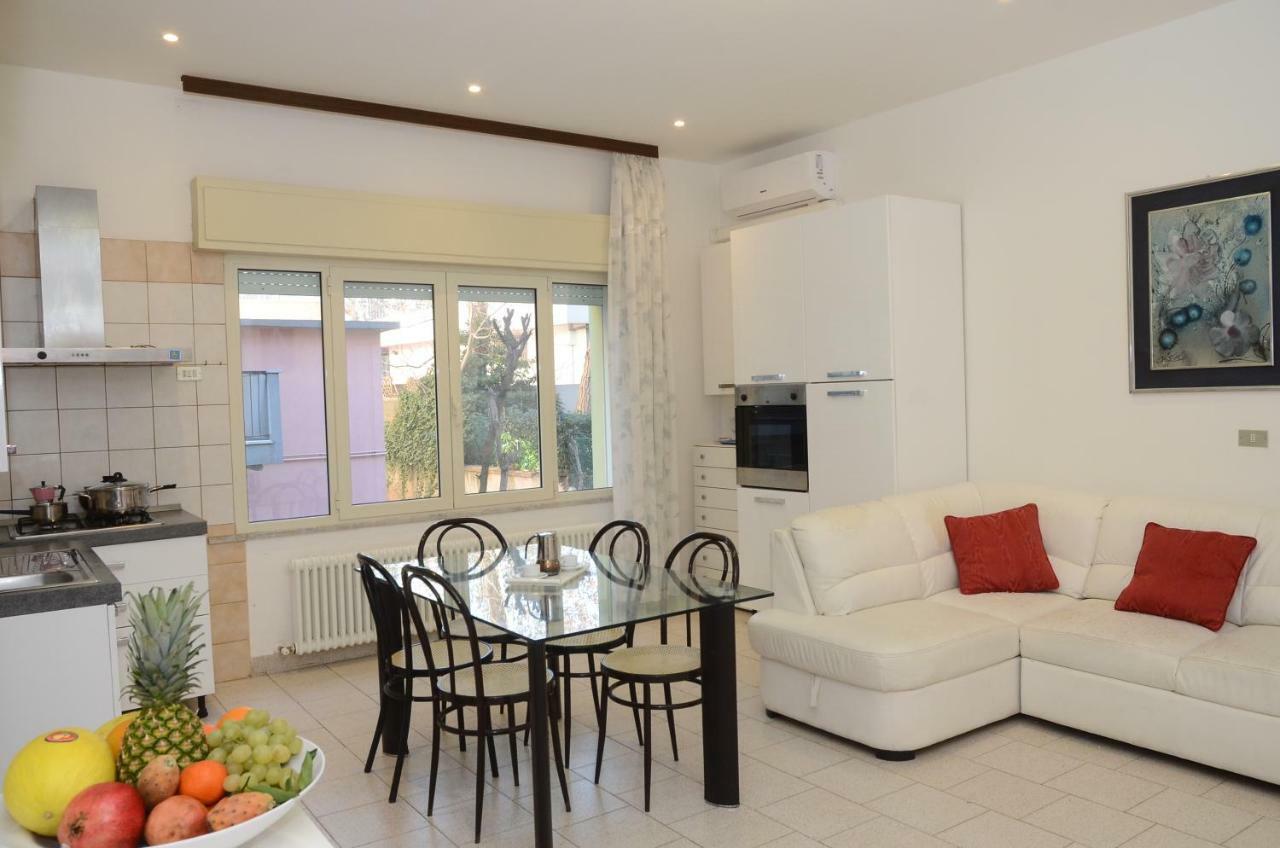 Residence Edera Rimini Bagian luar foto