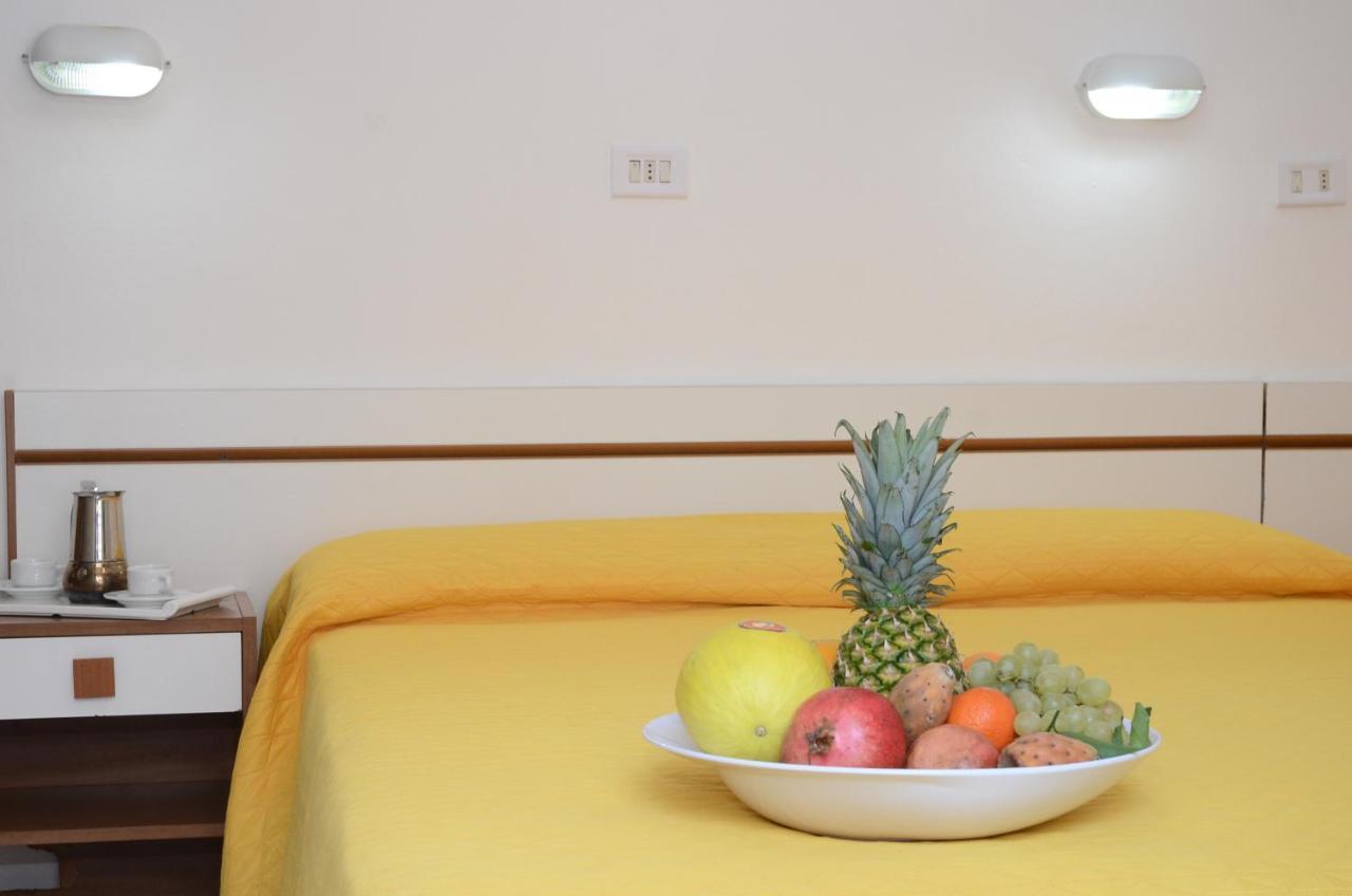 Residence Edera Rimini Bagian luar foto
