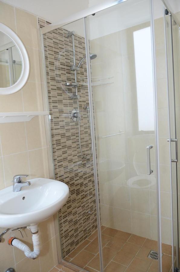 Residence Edera Rimini Bagian luar foto
